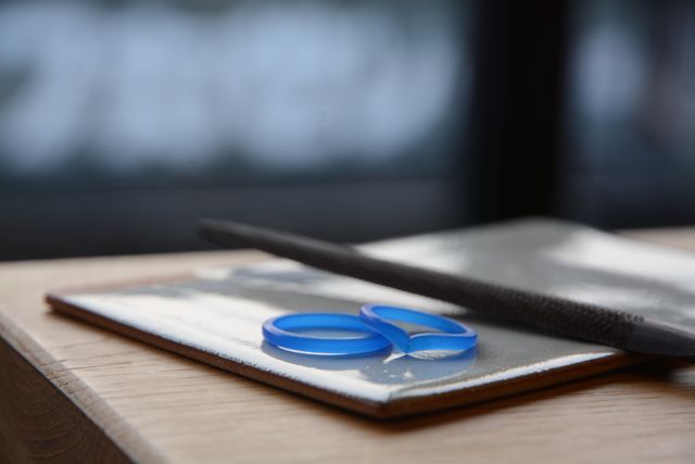 ワックスを削り自分の決めた形を作ります。