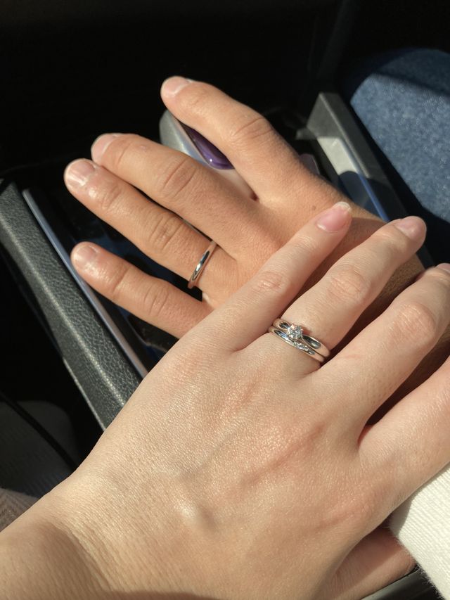 二人の結婚指輪と婚約指輪