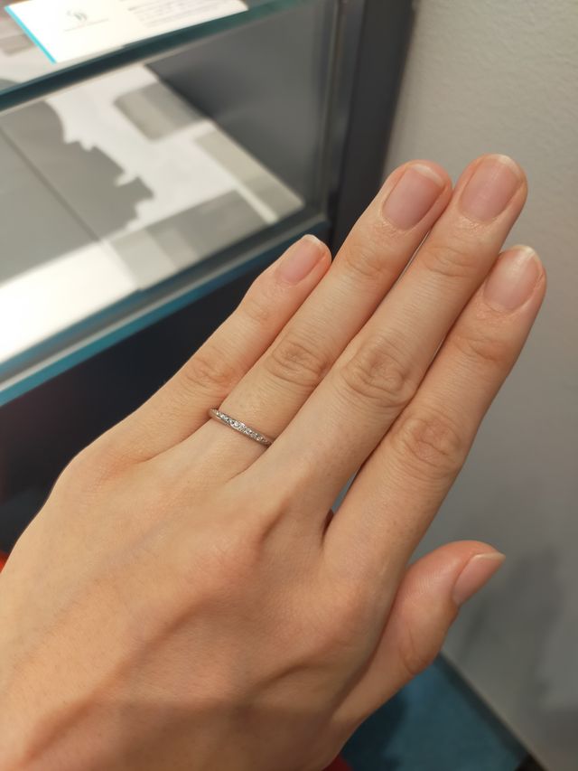 ダイヤのラインが素敵です。