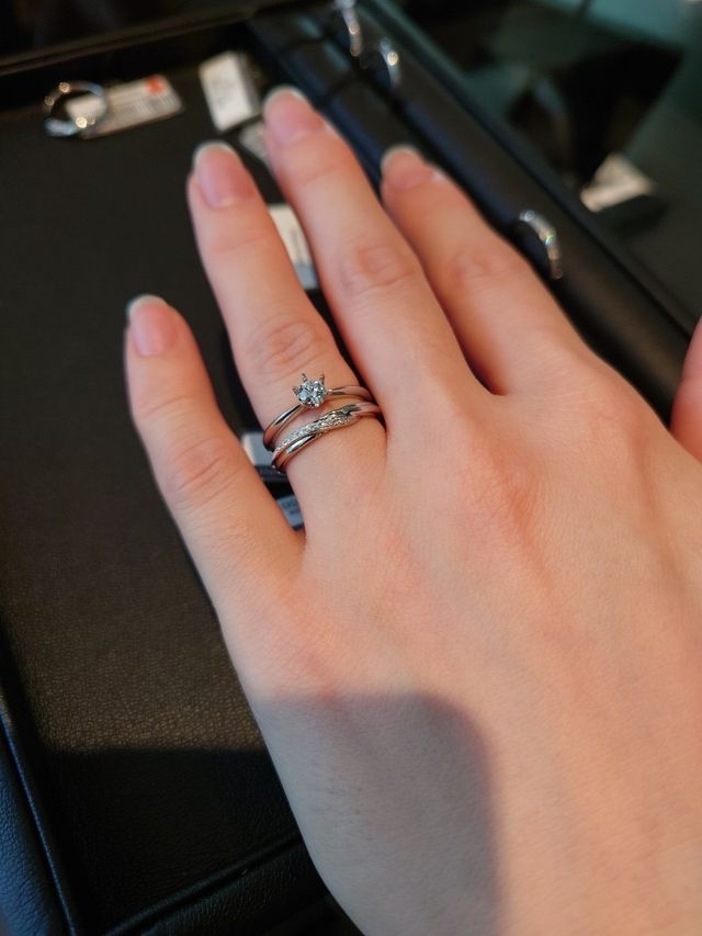 ダイヤが綺麗なのでシンプルなデザインでも映えます。