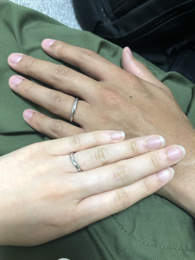 2人で考え、選び、決めた大事な結婚指輪です。