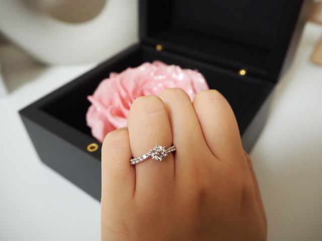 ハーフエタニティにセンターに0.6カラットのダイヤ