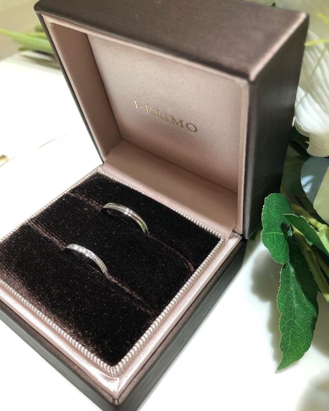 ペアではありませんが、ミル打ち同士で見た目ペアの商品です。