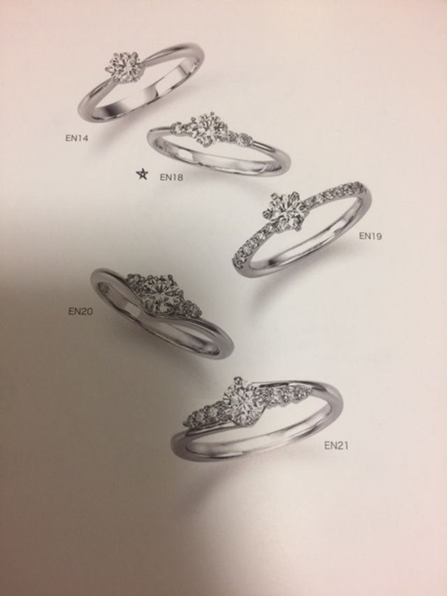 迷いましたが重ねつけできて、シンプルなものにしました。