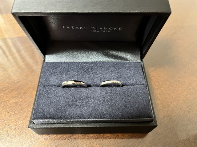 左が男性用、右が女性用の指輪です。