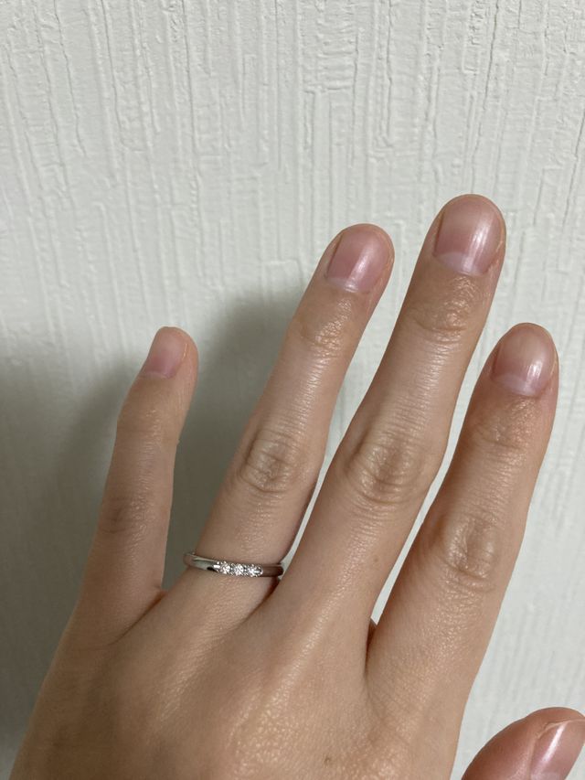 シンプルながらダイヤモンドがあるので華やかさもあります。