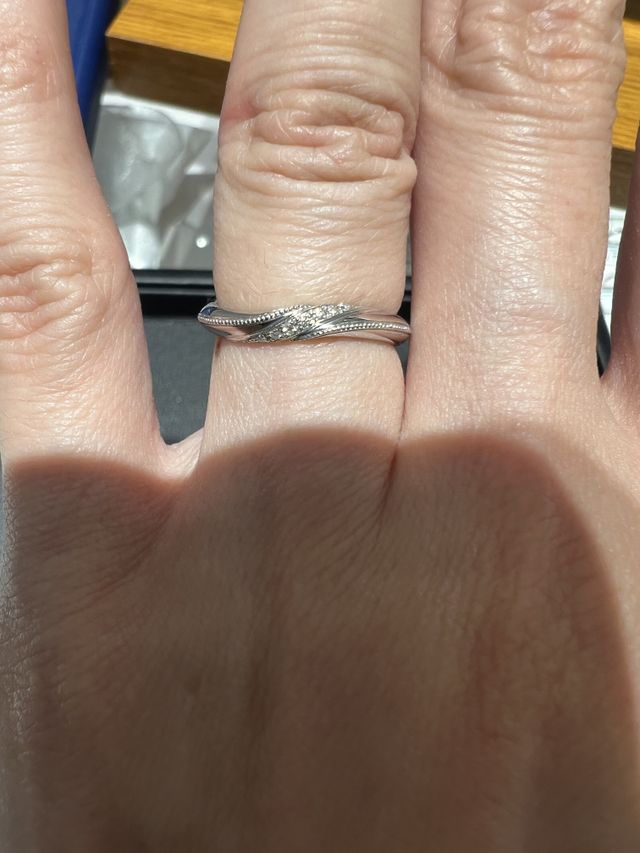 シンプル過ぎず年を取っても馴染むデザインで気に入りました。