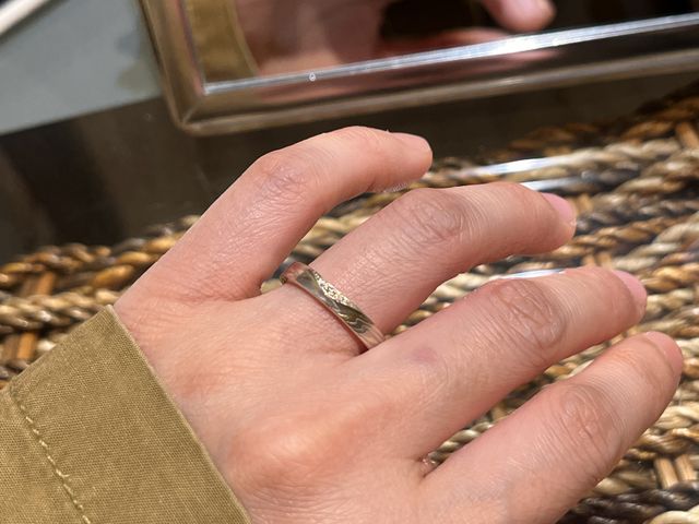 ダイヤの入り方や見え方が違う一枚になります