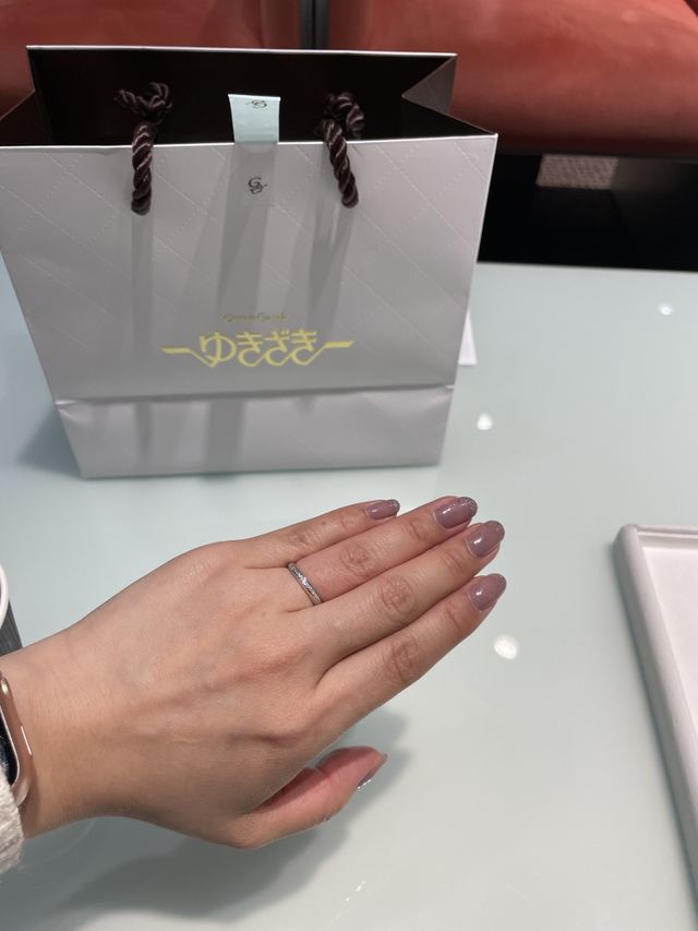 手が小さいので、細身のリングを探していました。