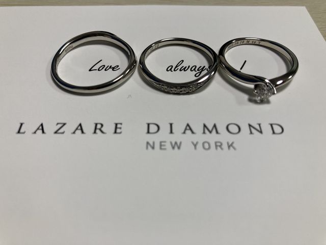 結婚指輪と婚約指輪のセットリングです。