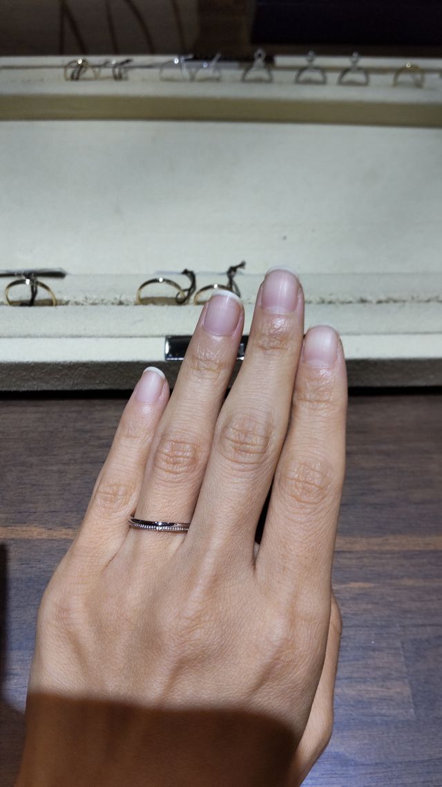 シンプルですが、ゴールドなので華やかに見えます。