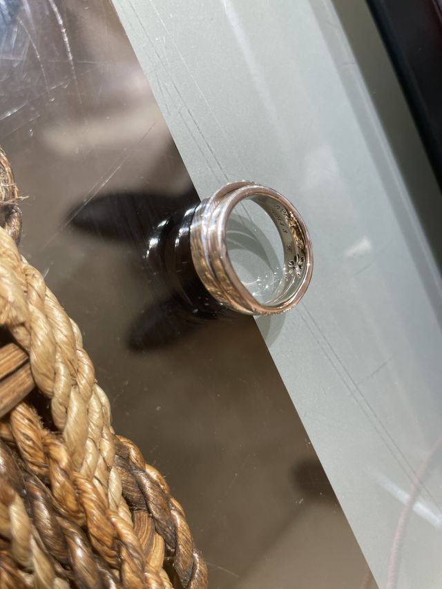 2つ合わせると模様と裏の刻印が繋がります。