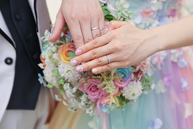 キラリと輝くエタニティリングは華やかに演出してくれます♪