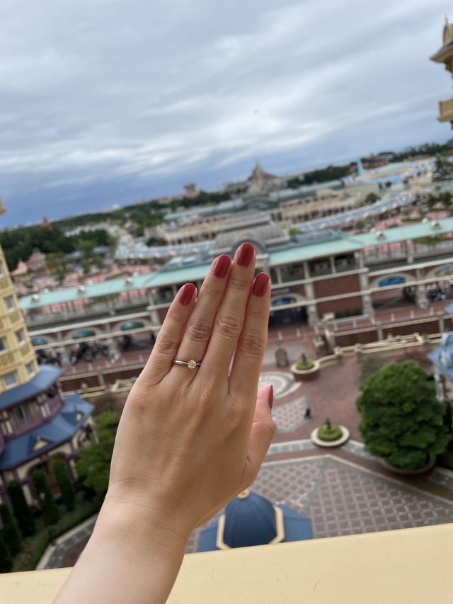 リングが細めなので指が綺麗に見えると思います。