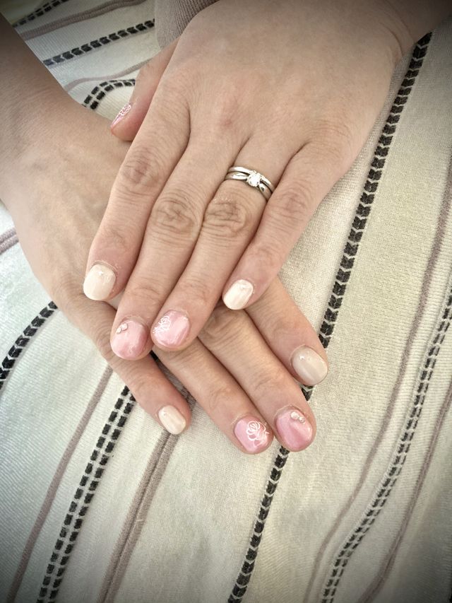 婚約指輪と結婚指輪は重ね付けも考えて購入しました。