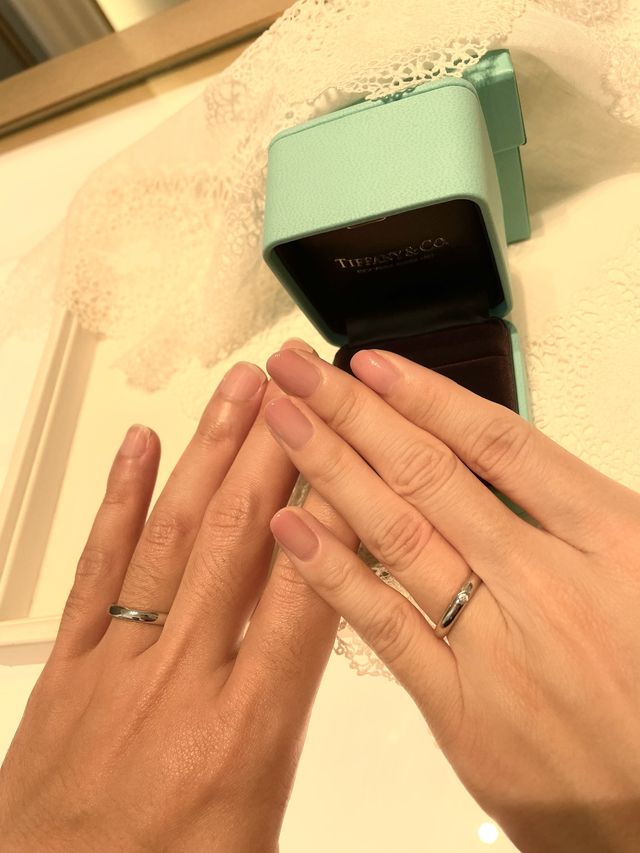 シンプルだけど一粒ダイヤモンドを入れたものにしました。