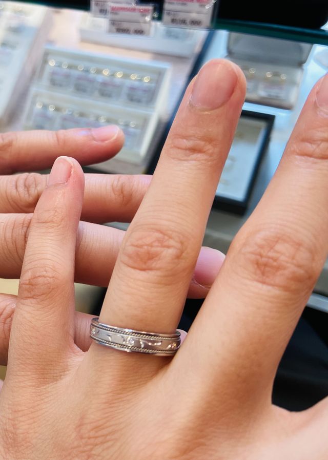 リーフ柄が珍しくかわいいです。