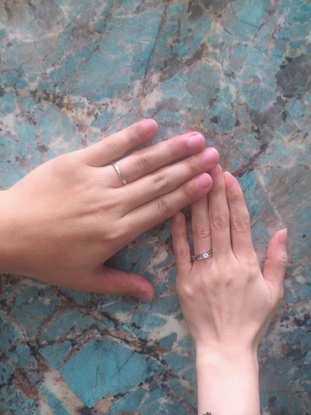 購入した店舗で、Tiffanyカラーの場所で撮影。