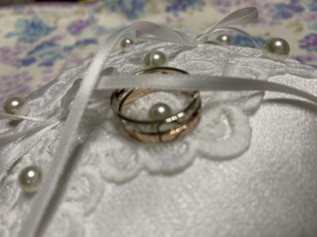 指輪を重ねるとハートになるのが可愛い。