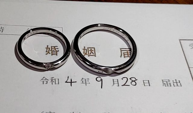 婚姻届を提出する前に撮りました。