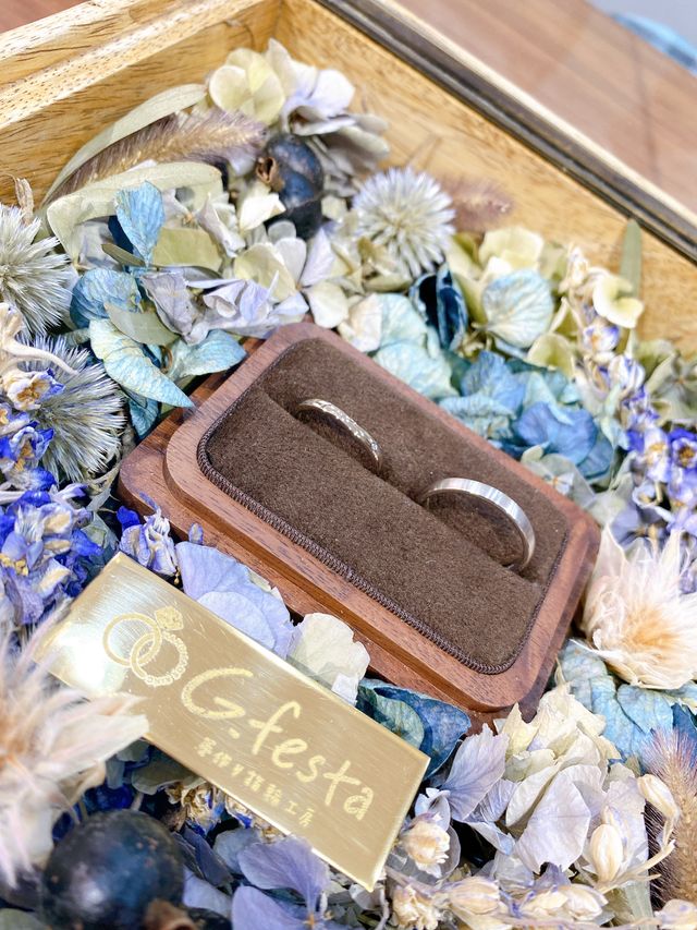 ふたりで作成した指輪。
作成〜完成まで2ヶ月ほどでした。
