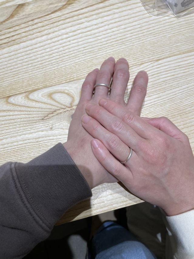 指輪が出来上がった日に、記念に写真を撮りました。