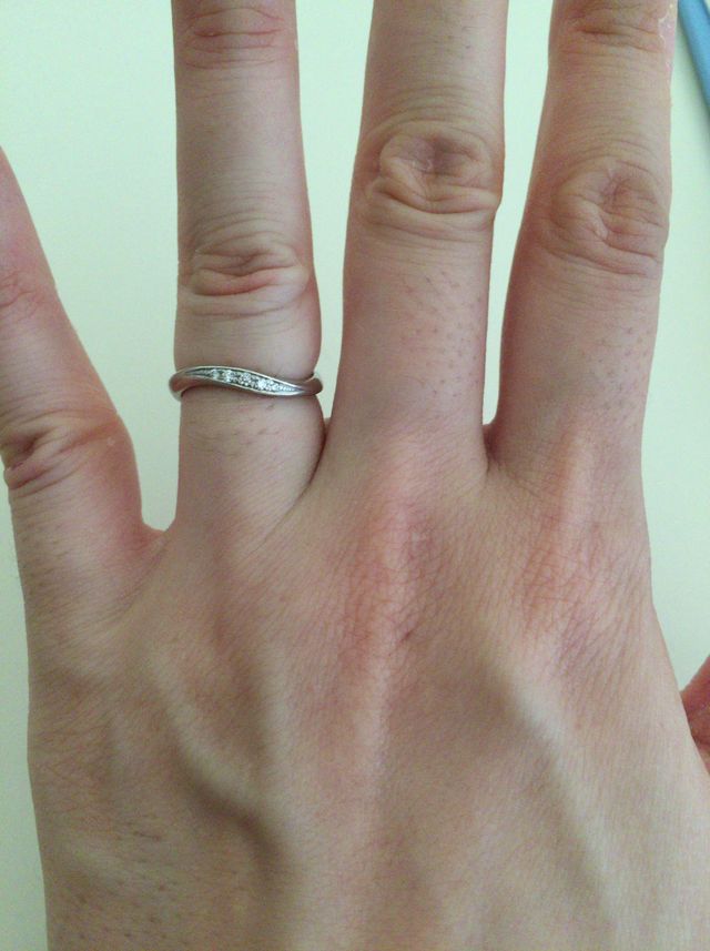 ウェーブ型 ダイヤ5個入ってます