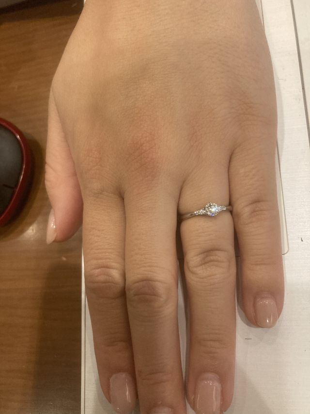 26カラットの大きさのダイアをつけています。