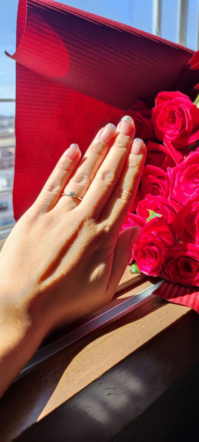 リングはプロポーズの後に一緒に選びに行きました。