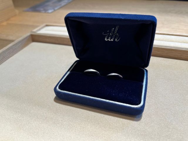 スタイリッシュな青いボックスに入れてくれる