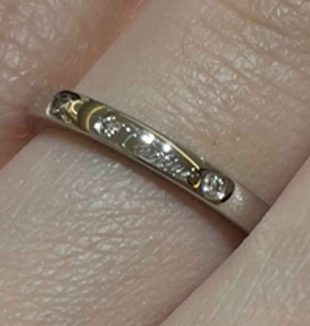 カルティエならではのデザインで高級感がある