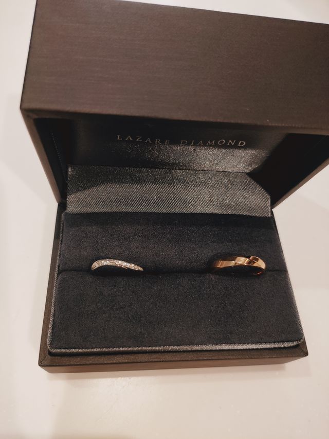 夫婦でデザインは違います！
夫は太めデザインのゴールド