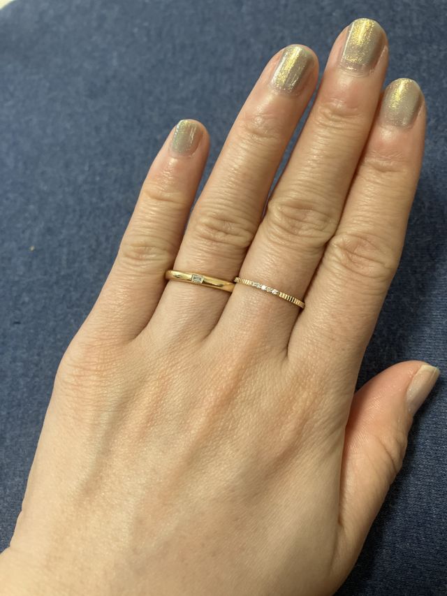 シンプルなので手持ちの指輪との相性もよい