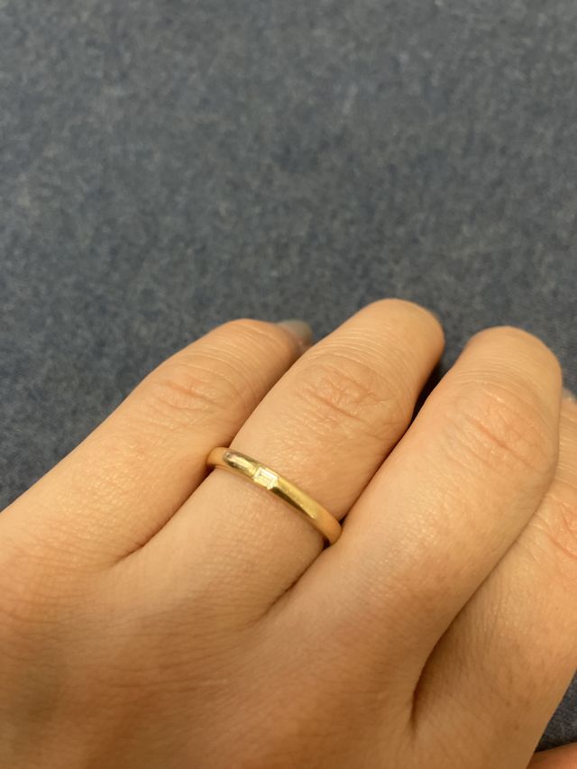 エメラルドカットのダイヤが可愛いです。