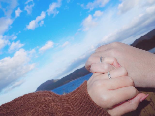 太陽の光でメレダイヤモンドが輝き、とても綺麗です。