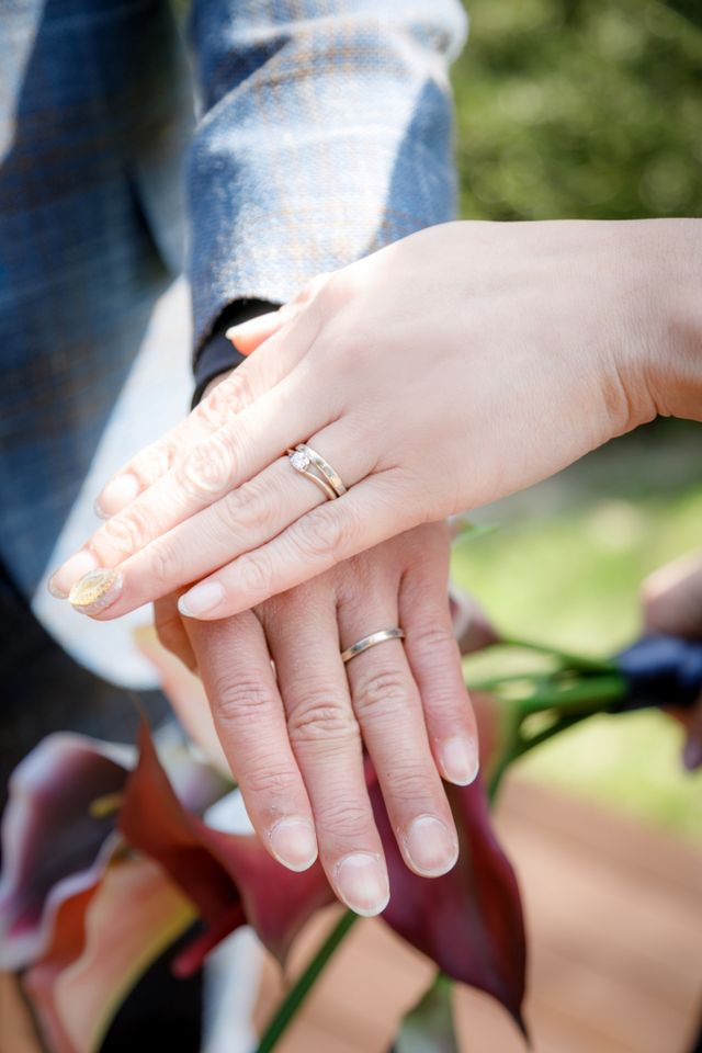 光に当たると、杢目の柄がよく見えてお気に入りです。