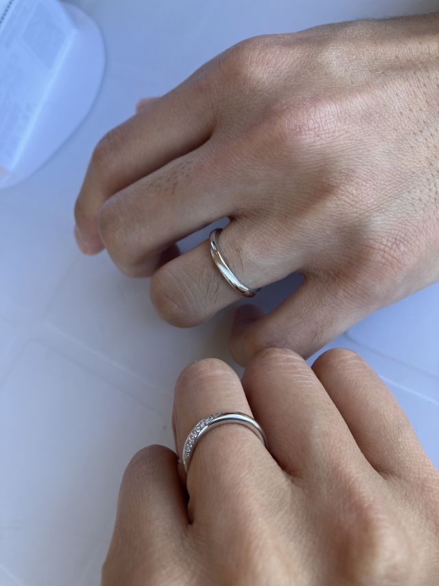 指輪受け取り後に早速着用。