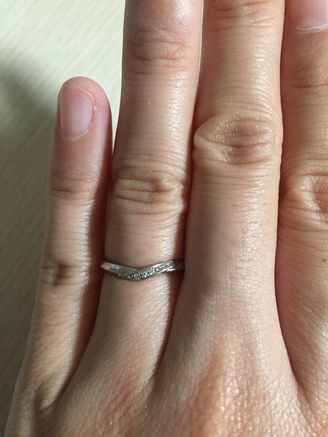 V字型なので指を綺麗に見せてくれます