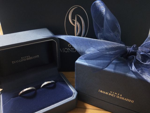 指輪を受け取った時の写真です。とてもきれいで大満足です。