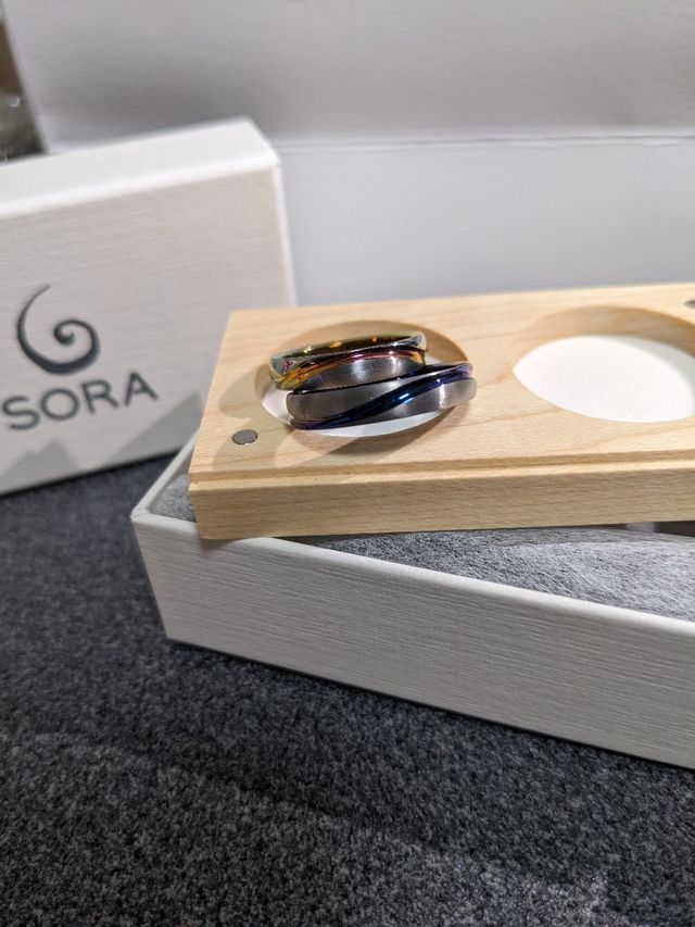 上：半分艶消し、艶あり。
下：全面ツヤ消し。


