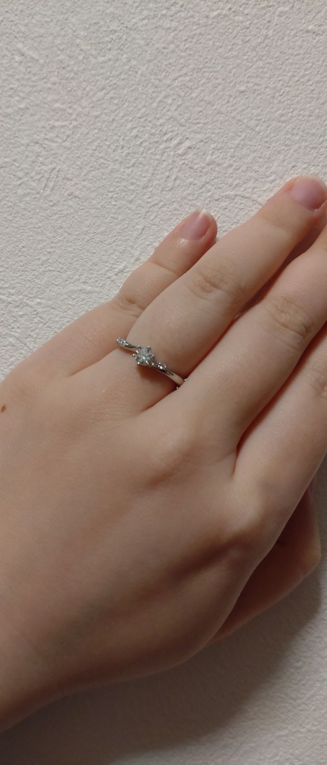 当方、手は小さめの方です。
大きさ、インパクトのご参考に。