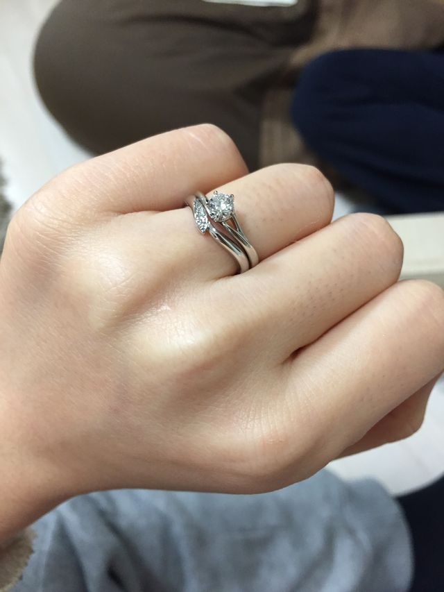 婚約指輪と結婚指輪の重ね付け