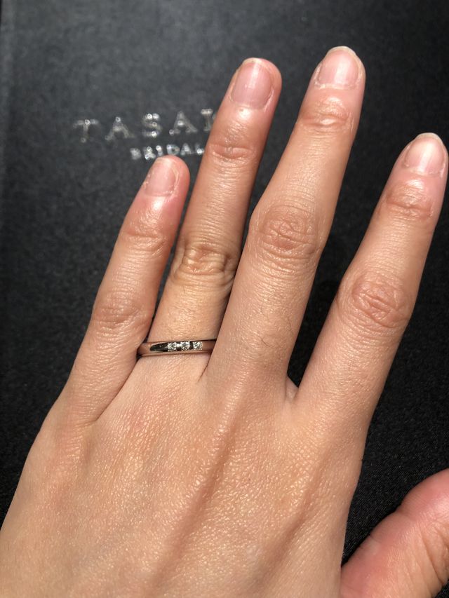 ダイヤモンドが3石ついた指輪です。