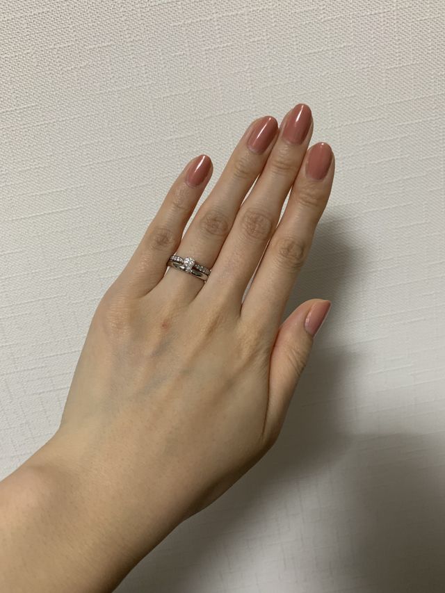 真ん中ダイヤのデザインですが、重ね付けも可愛いです。