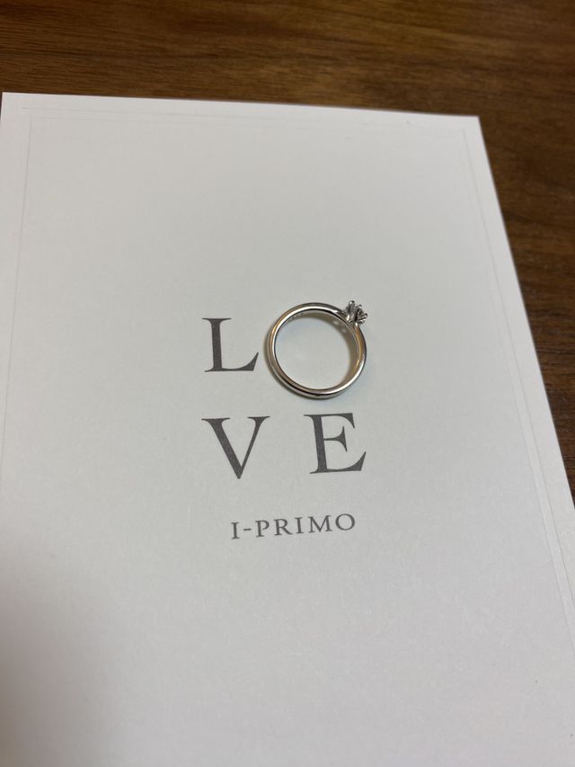 ダイアモンドが目立つようあえてシンプルなものにしました！