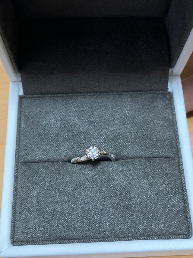 カクテルのマティーニという指輪です。