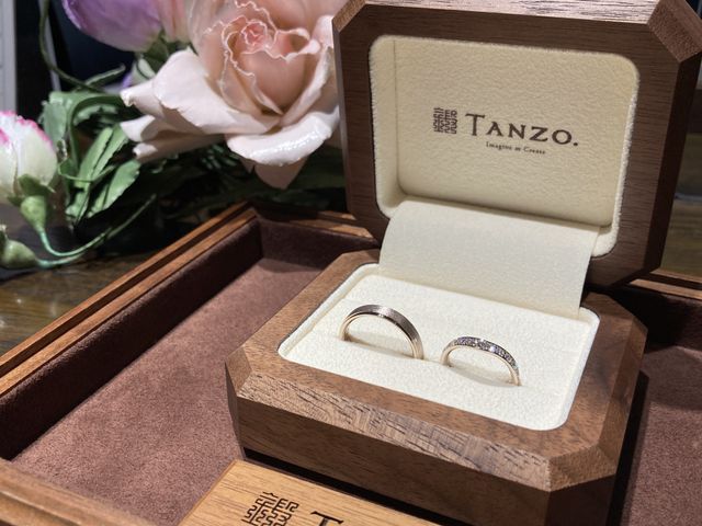 ウォールナッツの一本の木から作ったボックスで納品です。