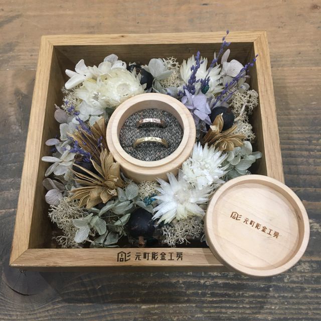 2.5mm幅、つちめ模様のマット仕上げです。