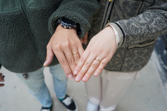 着用時の写真です。
シンプルなので洋服を選びません