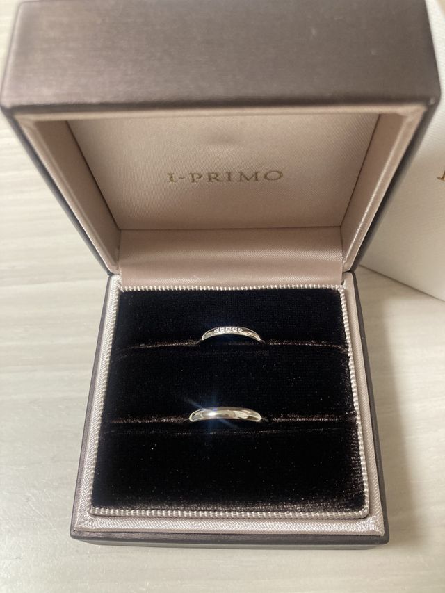 女性用のものだけ、金属アレルギー対応のチタン素材です。